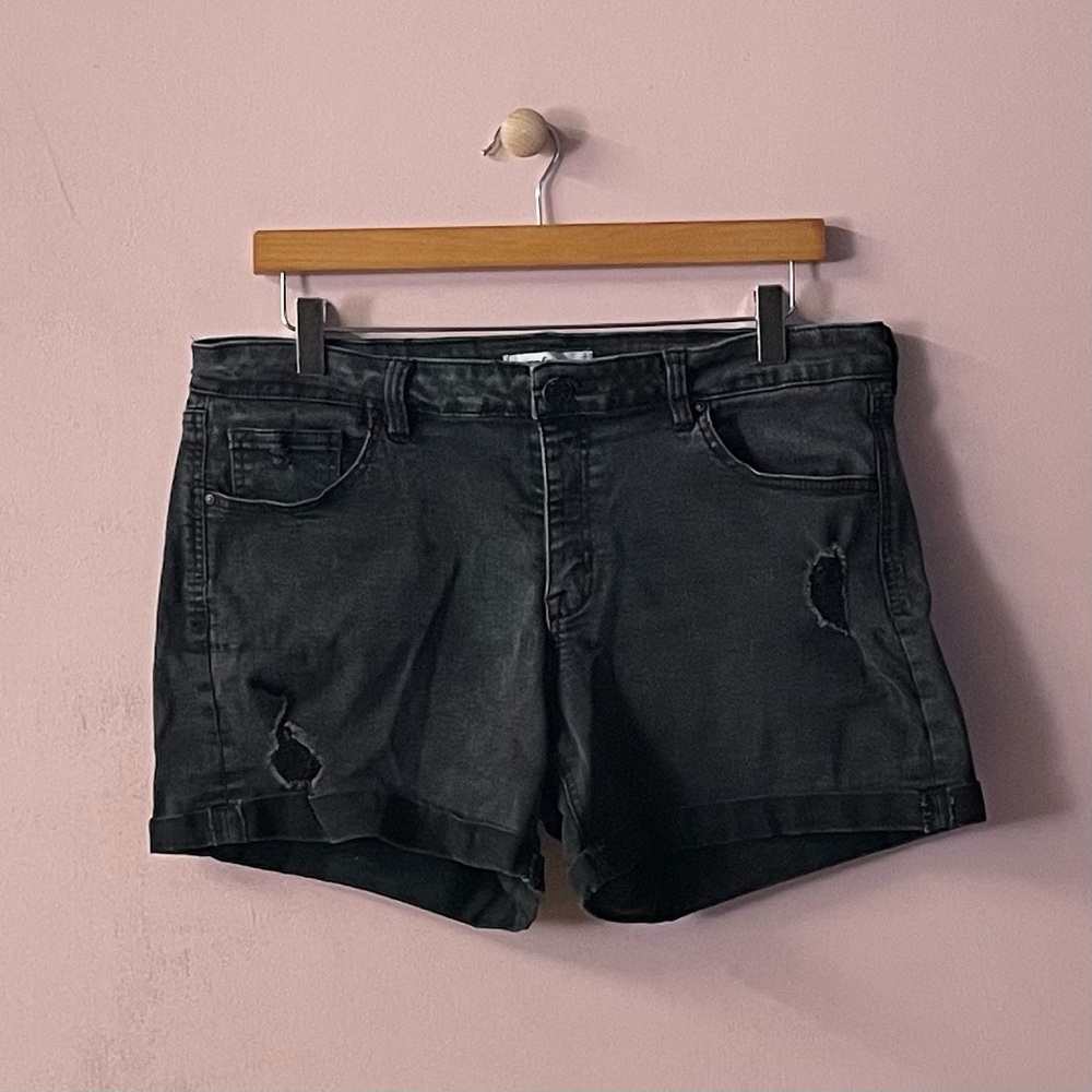 Charlotte Russe Refuge Black Wash Distress Cuffed Hem Jean Shorts Size 12 EUC